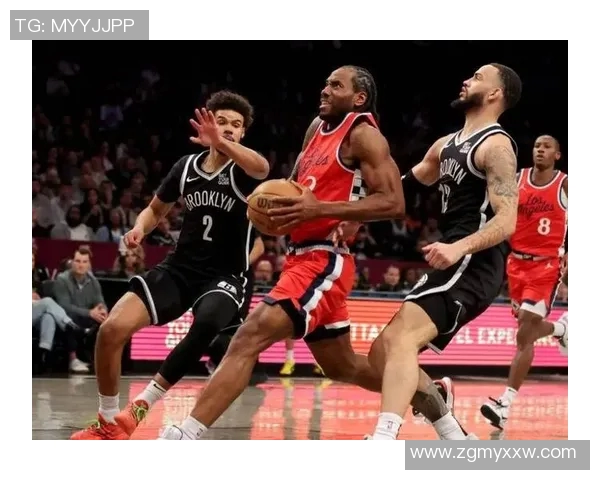 火箭主帅宣布休战两周！恩巴-沃克赛场摔倒不幸受伤