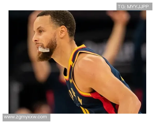 库里伤愈复出,球迷热切期待他的表现 库里伤愈复出,球迷热切期待他的表现