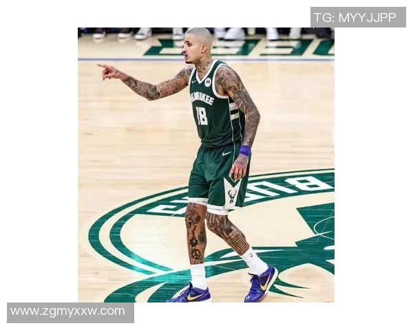 库兹马现身夏洛特华维银行球馆，为黄蜂队训练助力，展现出色领袖魅力