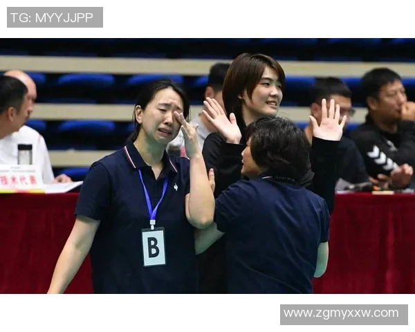 辽宁省冰球锦标赛:上海女子队勇夺冠军,教练团队高喊胜利在望