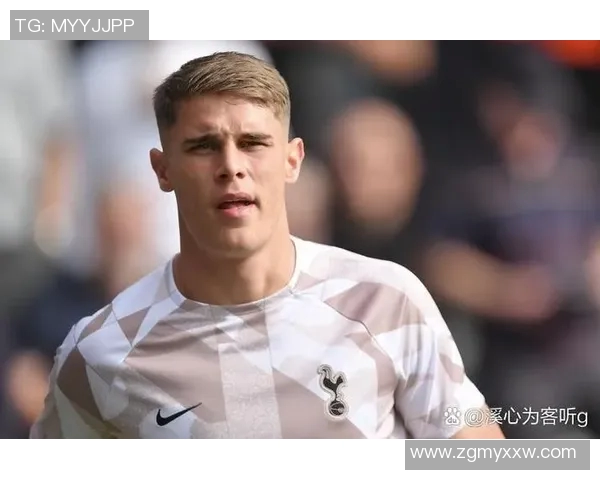 曼联宣布解雇主帅滕哈赫,引发球迷热议,未来路在何方?